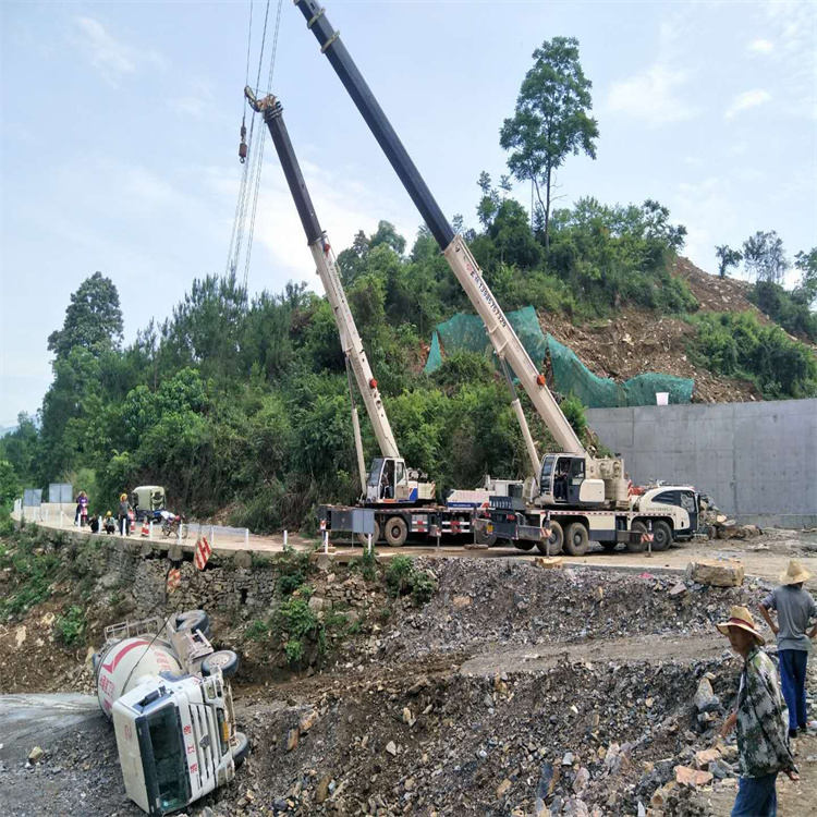 乐平汽车掉沟里叫吊车救援要多少钱